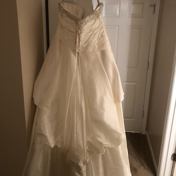 Plus size wedding dress - Picture 4 of 6
